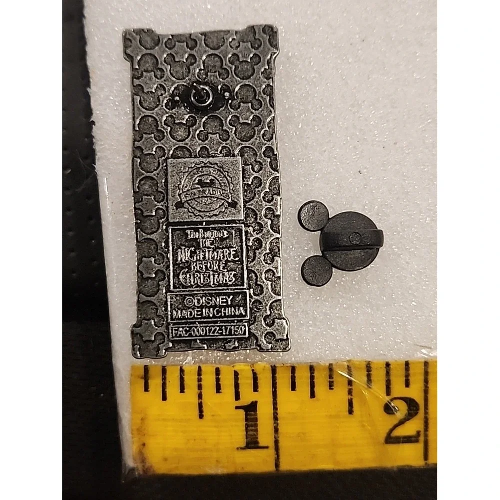 Disney Haunted Mansion Jack Skellington Nightmare Stretching Portrait Pin 124244